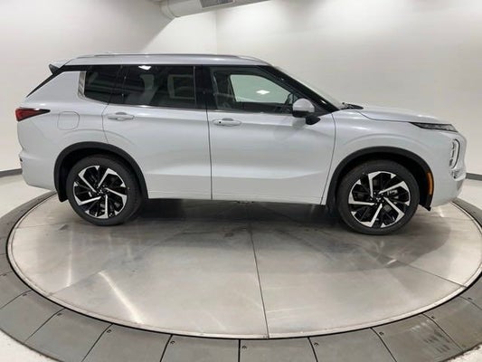 2024 Mitsubishi Outlander SEL S-AWC in Hagerstown, MD - Younger Mitsubishi